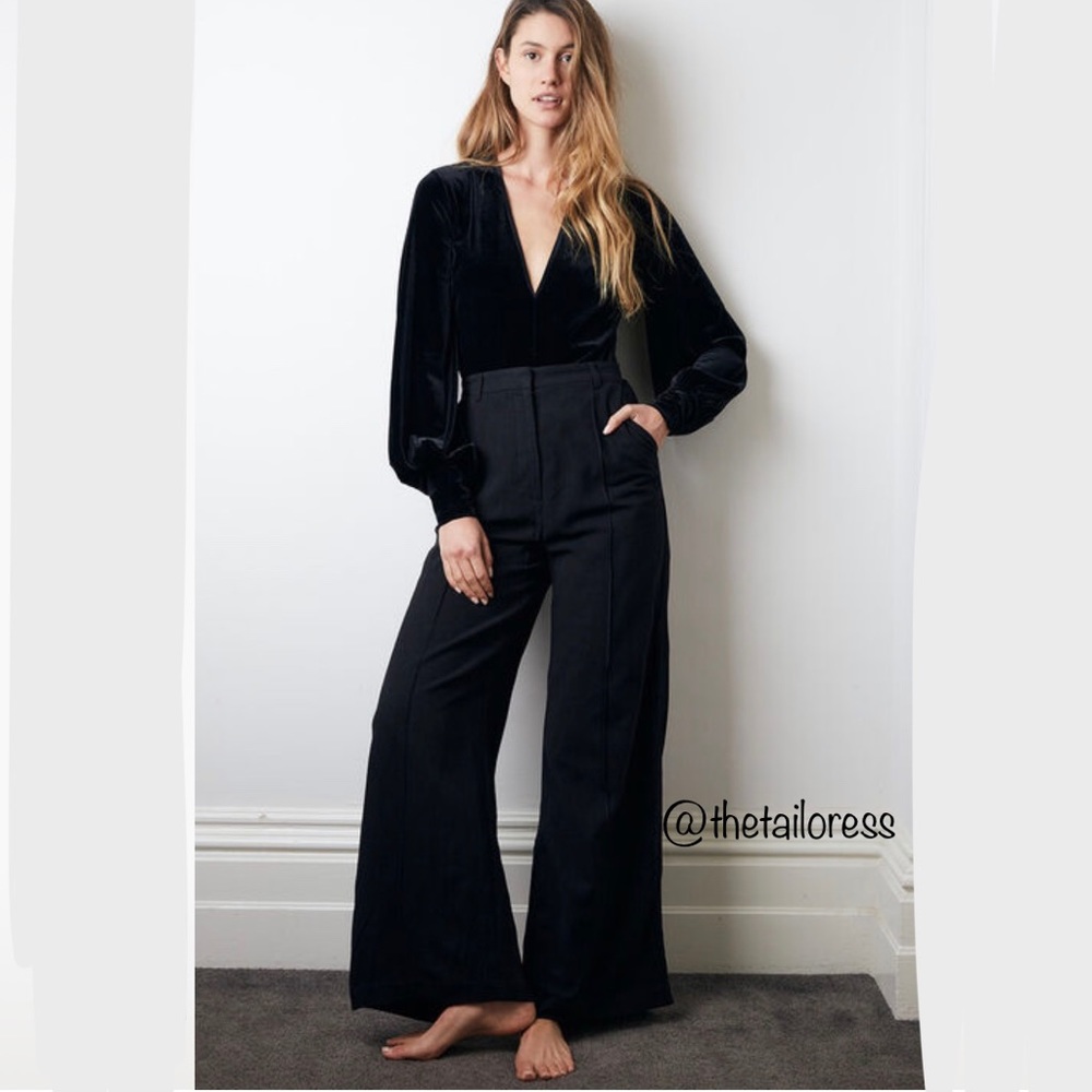 Bardot Bryony Balloon Sleeve Velvet Bodysuit black